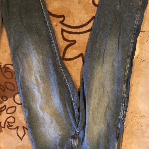 Men's jeans; 1 wrangler 40x30 & 1 Levi 3x30 - Picture 1 of 2