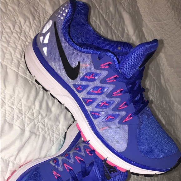 Nikes - Picture 2 of 4