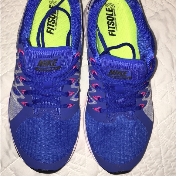 Nikes - Picture 3 of 4