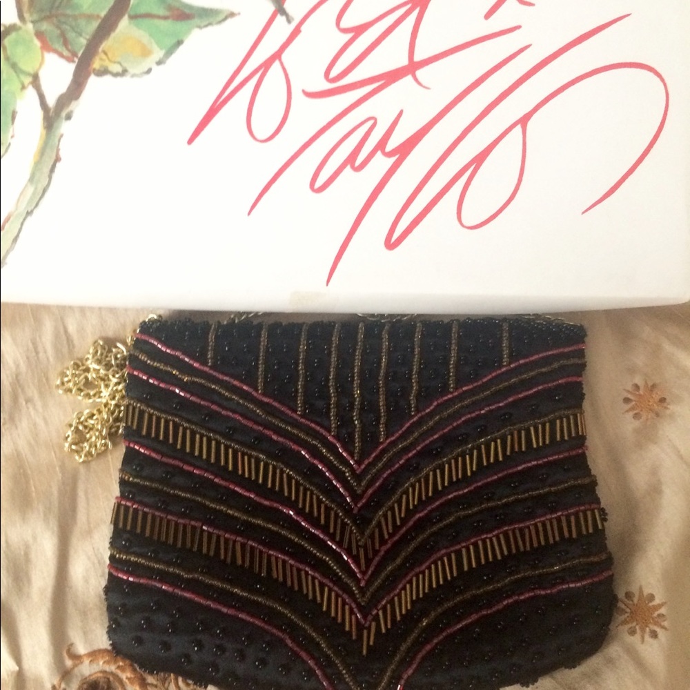 BEADED EVENING BAG WITH GOLD CHAIN