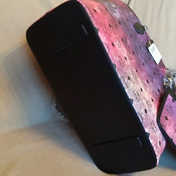 ⛔SOLD⛔MCM Galaxy Tote - Picture 4 of 4