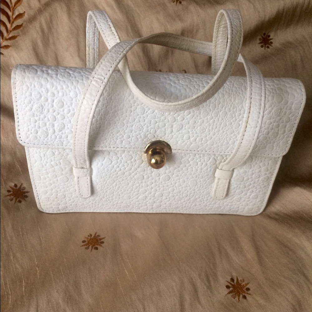WHITE PEBBLED LEATHER PURSE