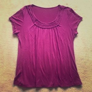Stretchy comfortable purple shirt top with details