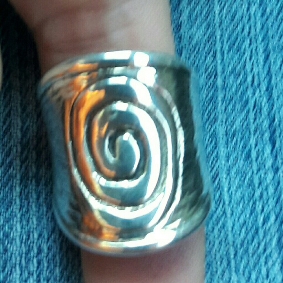 Jewelry - HOLD DACIASTERLING ELECTRFORM MAN MAZE RING