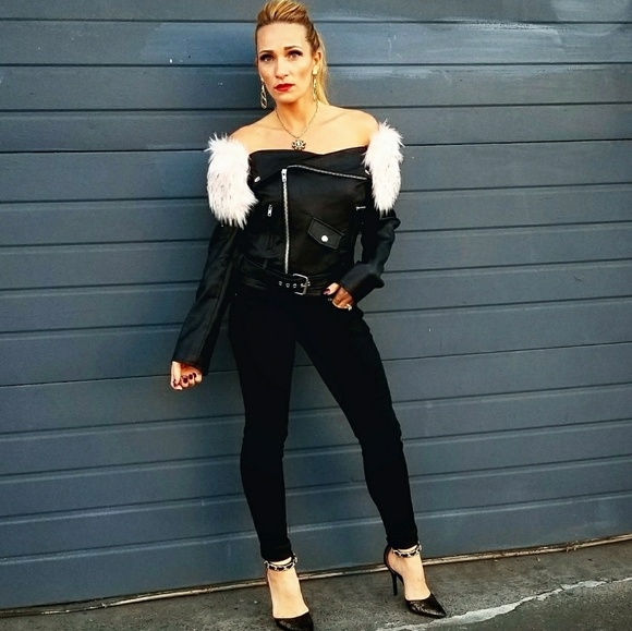 😭SOLD OUT😭❤OFF SHOULDER FAUX LEATHER JACKET - Picture 3 of 4