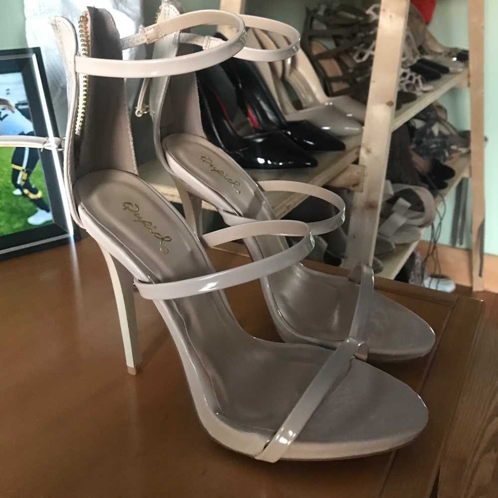NWOT Nude strappy heels