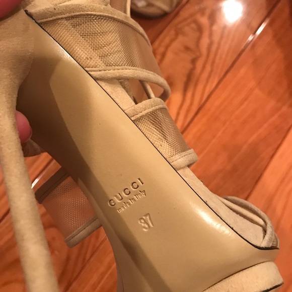Brand new never worn Gucci heels in nude! - Picture 3 of 5