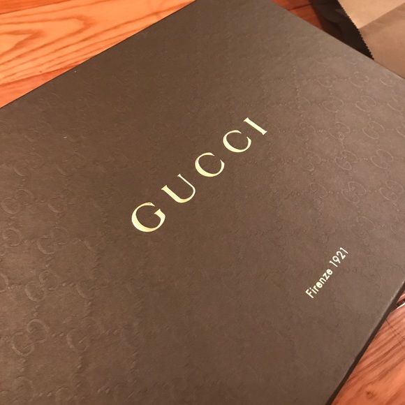 Brand new never worn Gucci heels in nude! - Picture 4 of 5