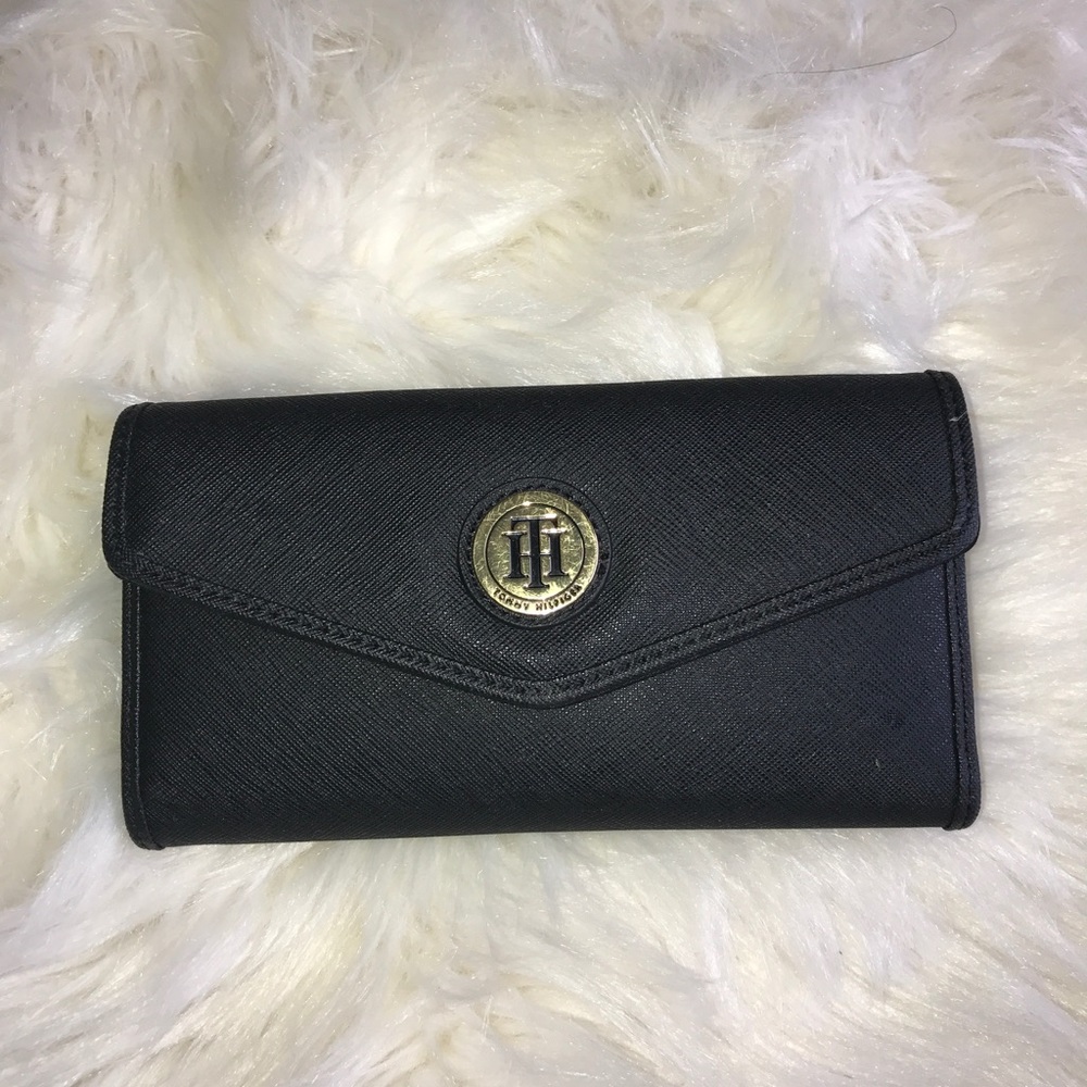 ⛔️SOLD⛔️Tommy Hilfiger wallet