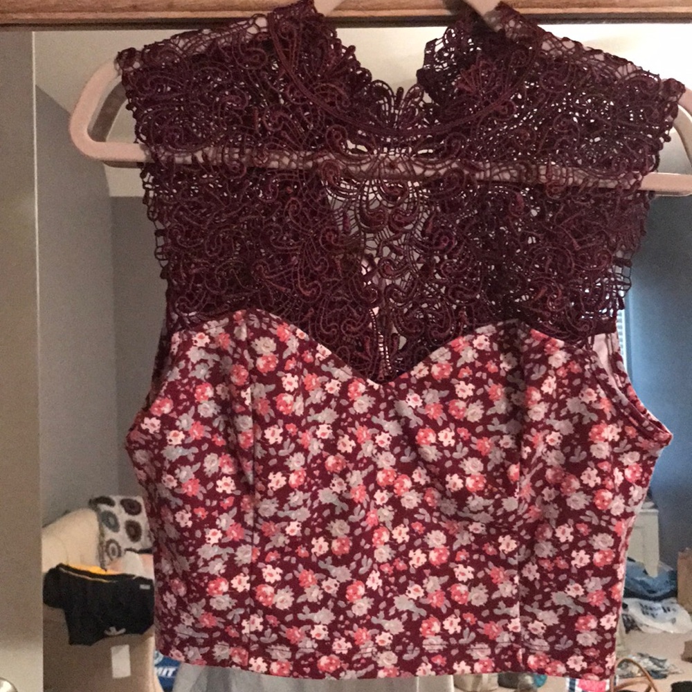 URBAN OUTFITTERS CROP TOP WITH LACE DETAILING