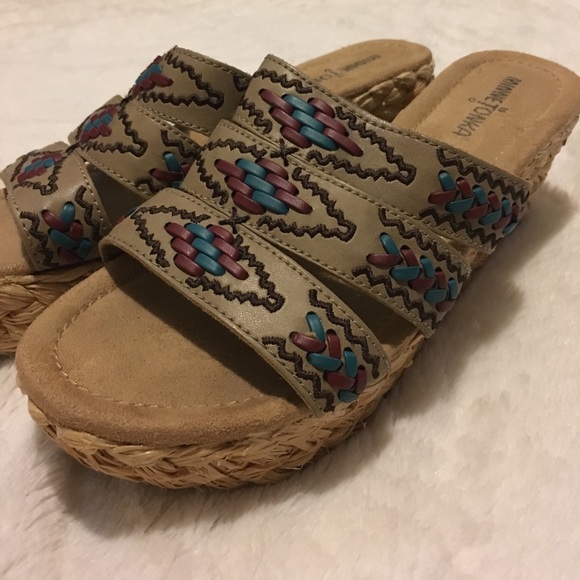 Minnetonka wedges size 8 - Picture 2 of 4