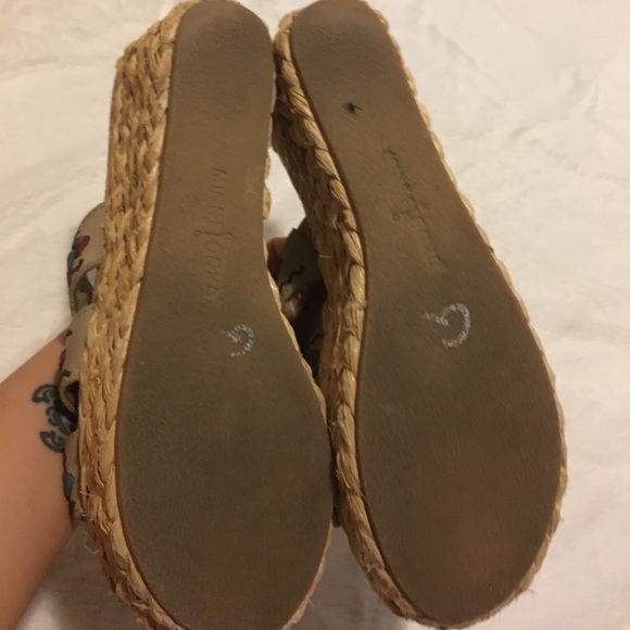 Minnetonka wedges size 8 - Picture 4 of 4