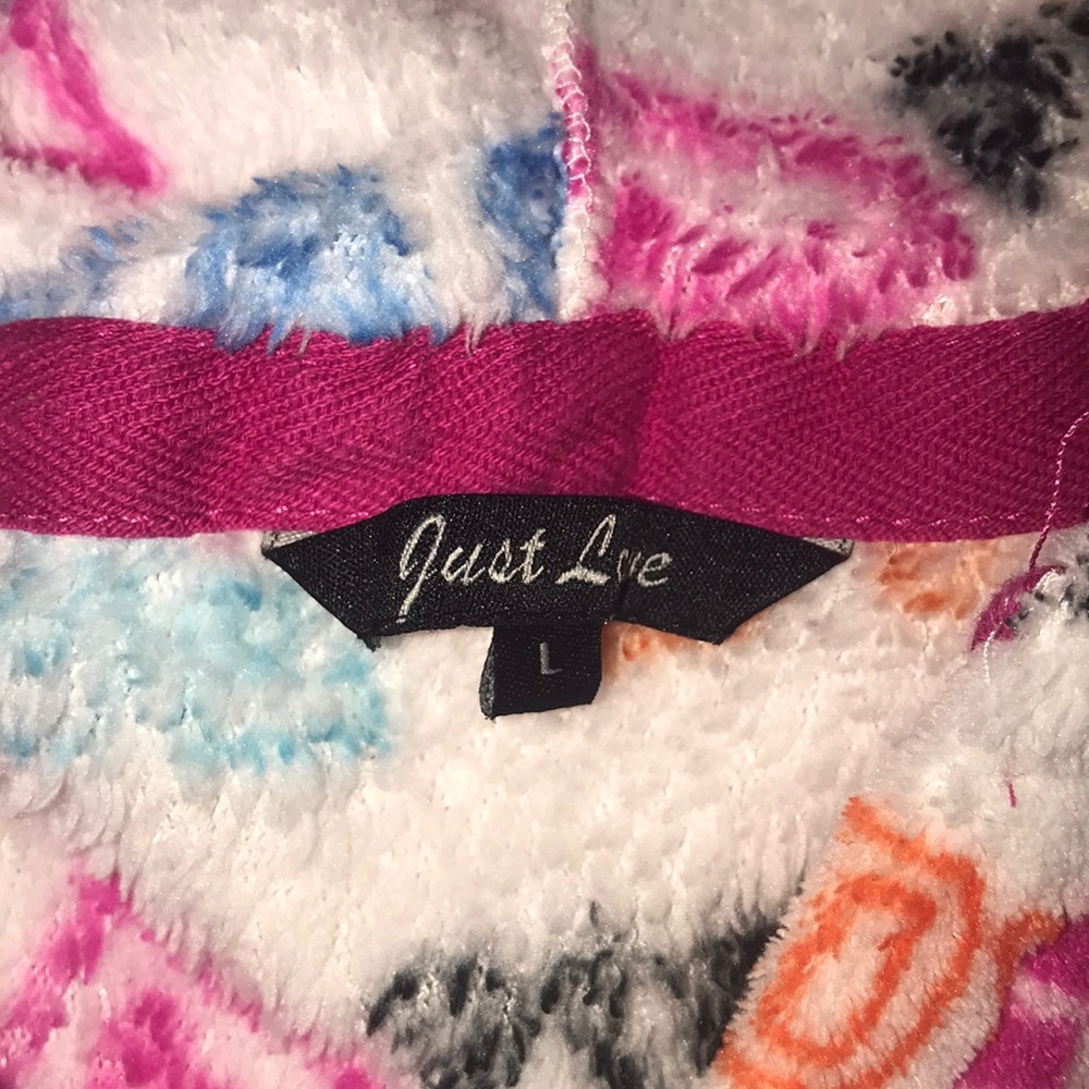 Fuzzy robe. - Picture 2 of 3