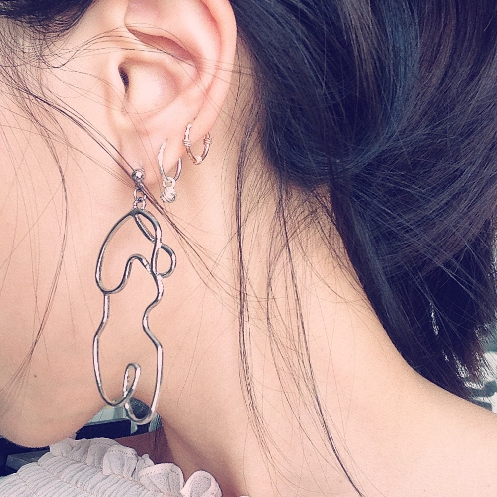🍑 Body Body Earrings