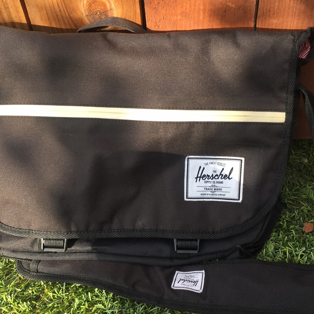 Herschel Messenger Bag