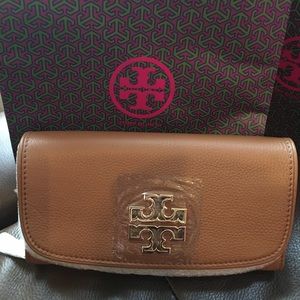 💕Offers?💕 Tory Burch Britten Wallet