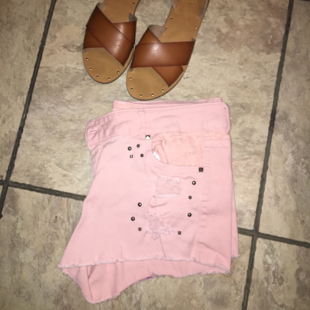Pink shorts - Picture 4 of 4