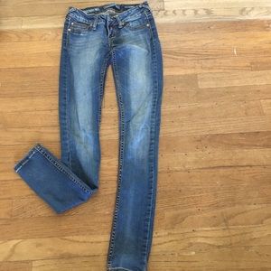 Medium wash jean/jegging