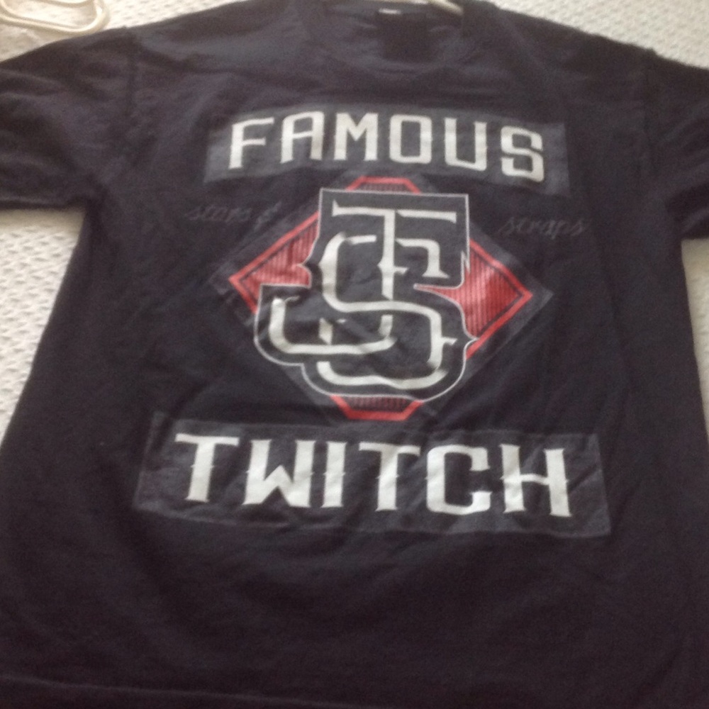 NWOT Famous Tshirt  Shop & Help 2 Shelters