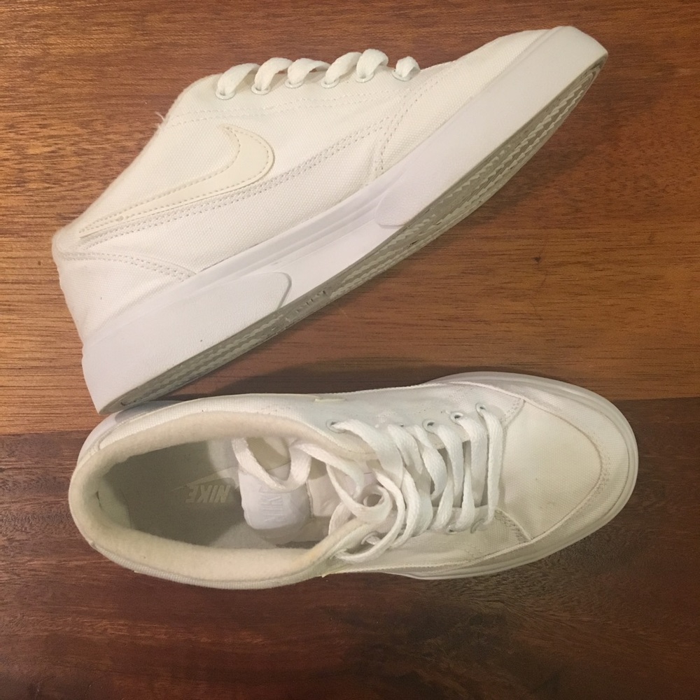 Women's white canvas Nike - Size 6.5