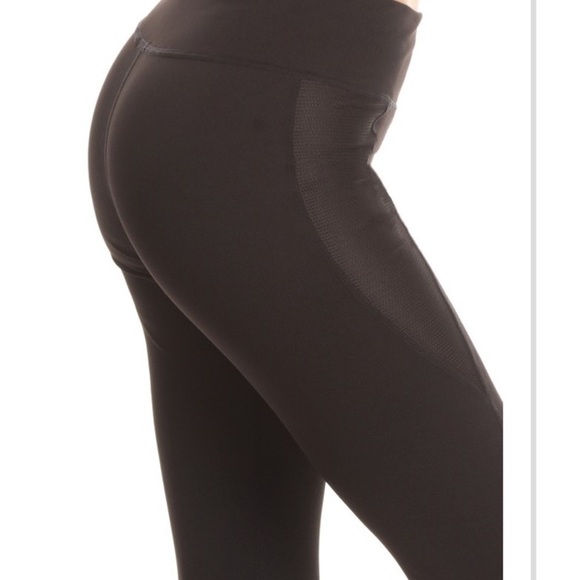MESH PANEL YOGA LEGGINGS - Picture 5 of 8