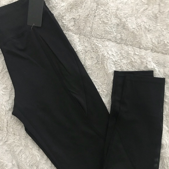 MESH PANEL YOGA LEGGINGS - Picture 6 of 8