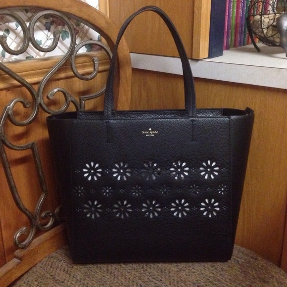 kate spade Handbags - 🎉SALE🎉 2x HP 🎉 ♠️ Clare Faye Drive Tote Bag