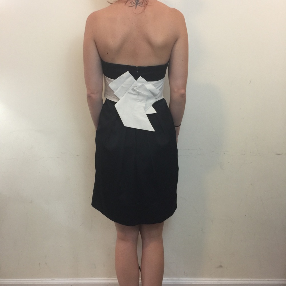 BCBGMaxAzria Black White Strapless Bow Dress - Picture 4 of 8