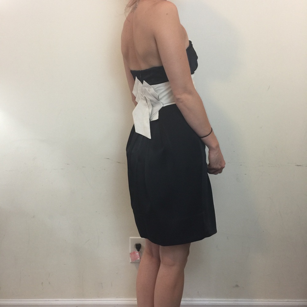BCBGMaxAzria Black White Strapless Bow Dress - Picture 5 of 8