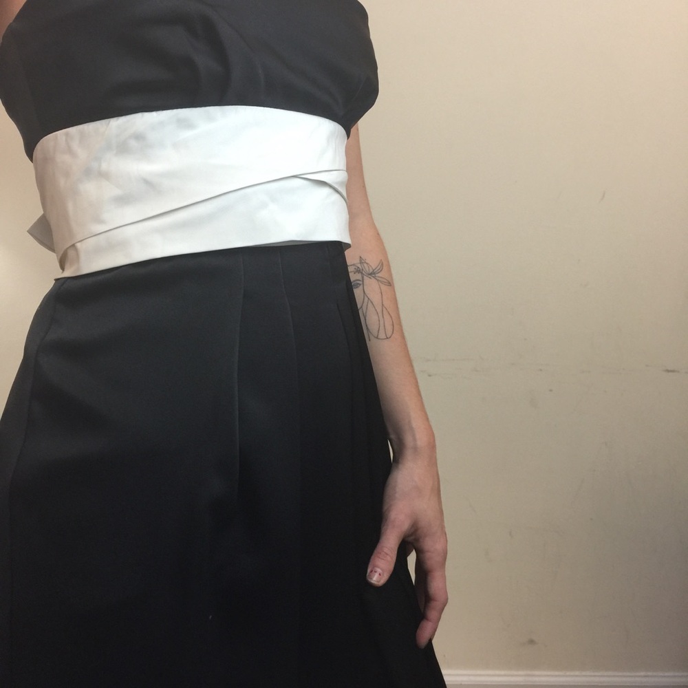 BCBGMaxAzria Black White Strapless Bow Dress - Picture 7 of 8