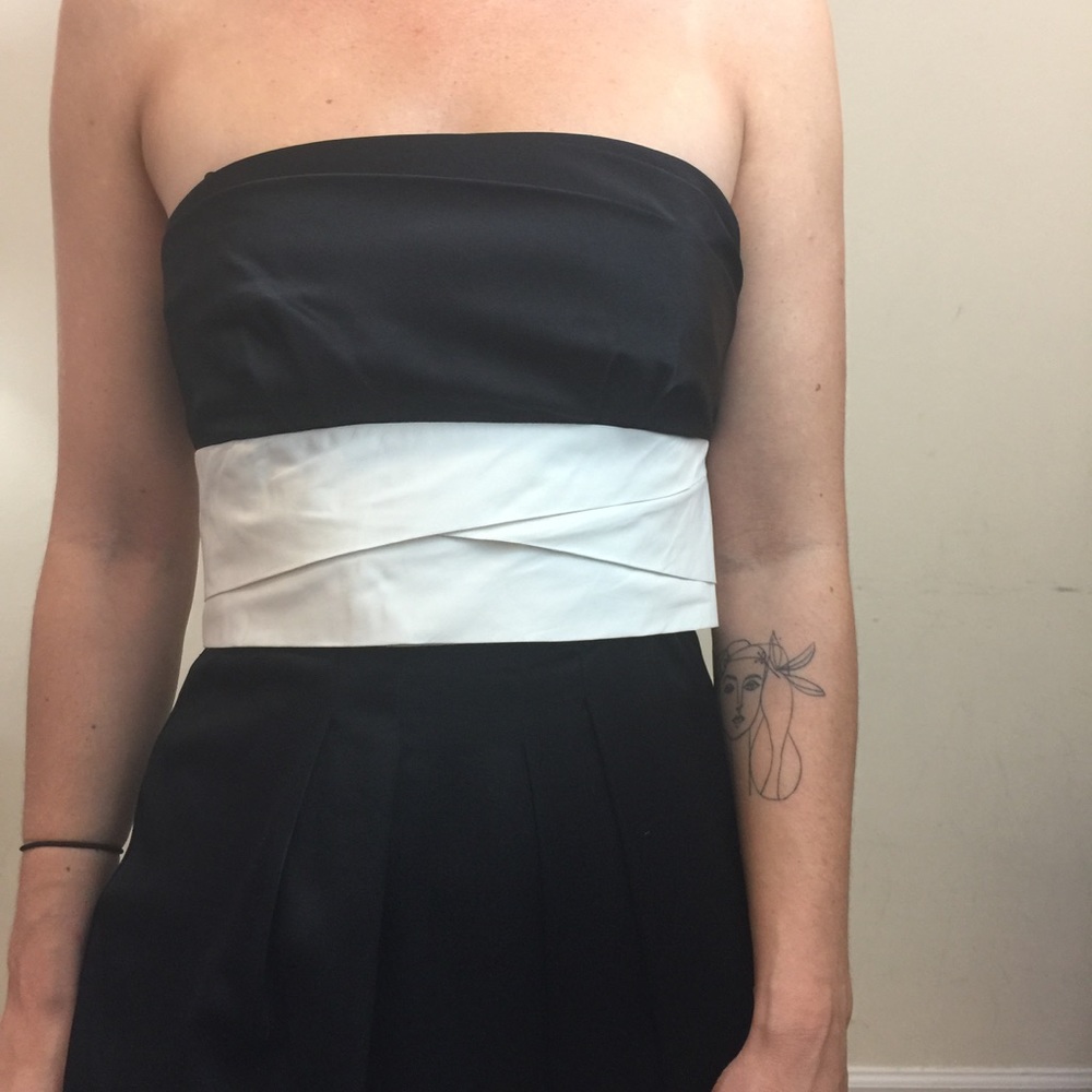 BCBGMaxAzria Black White Strapless Bow Dress - Picture 8 of 8