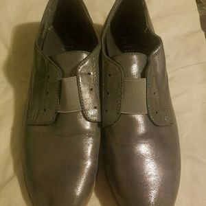 MIA Gray/silver laceless Oxfords