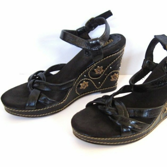 SEYCHELLES Black & Gold Wedge Heels - Picture 2 of 3