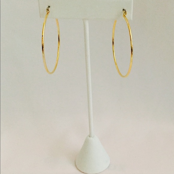 🌟 14 KT Thin Gold Hoop Earrings 🌟 - Picture 2 of 2