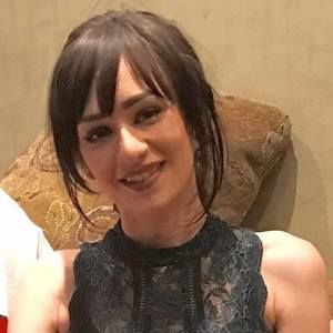 Meet your Posher, Larissa