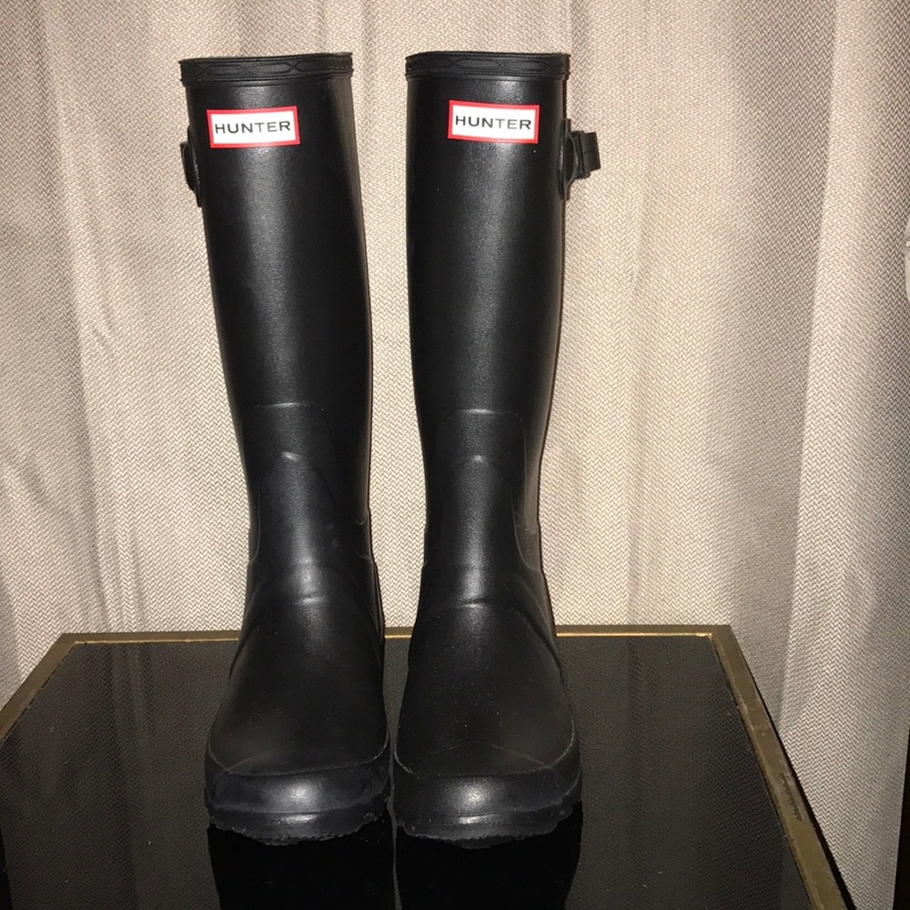 Black Matte Tall hunter boots. Sz 7!