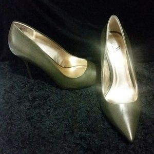 NEW Worthington Army Green Color Heels