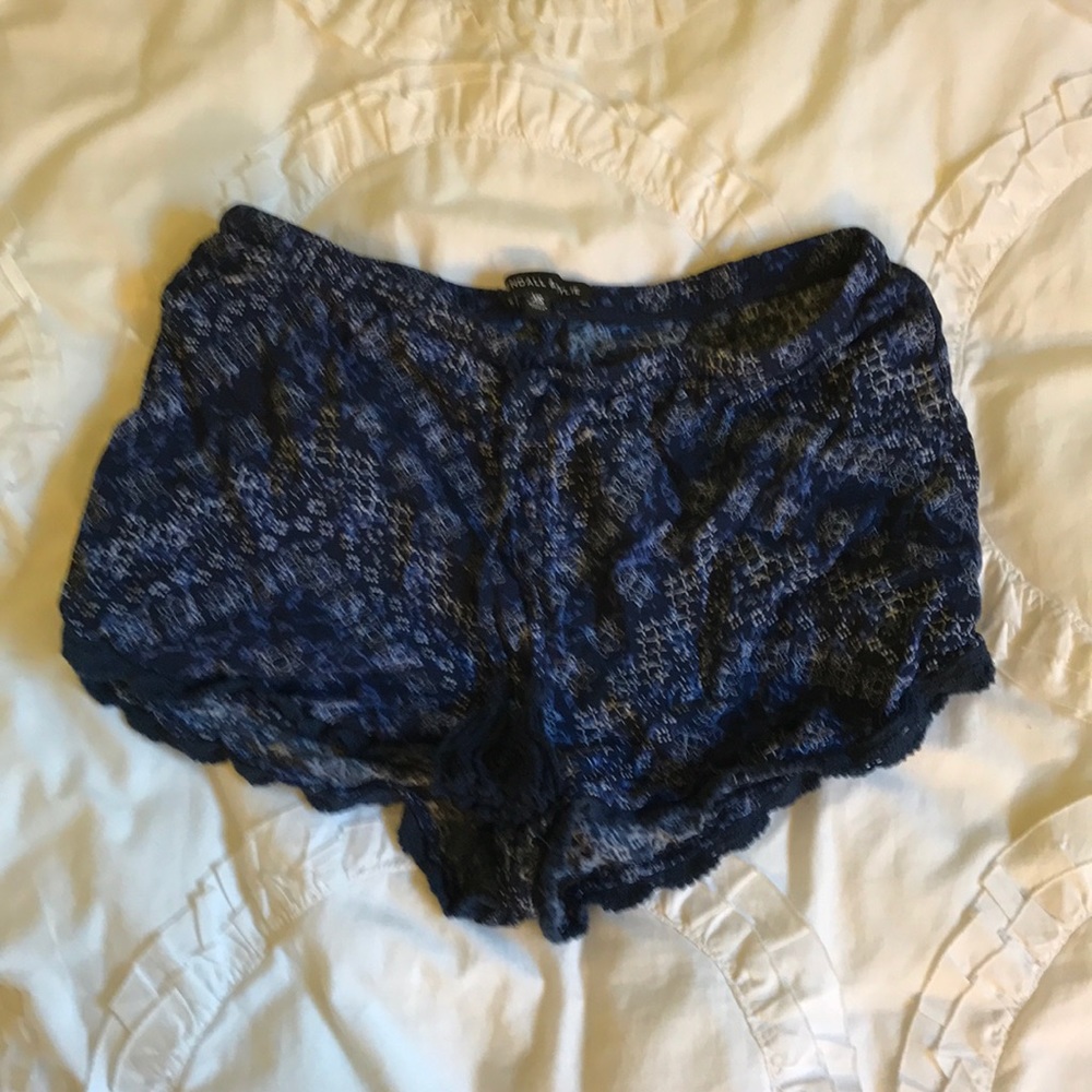 blue patterned kendall & kylie fabric shorts