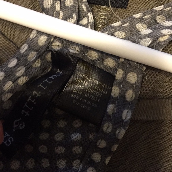 Polka dot cute top. - Picture 3 of 3