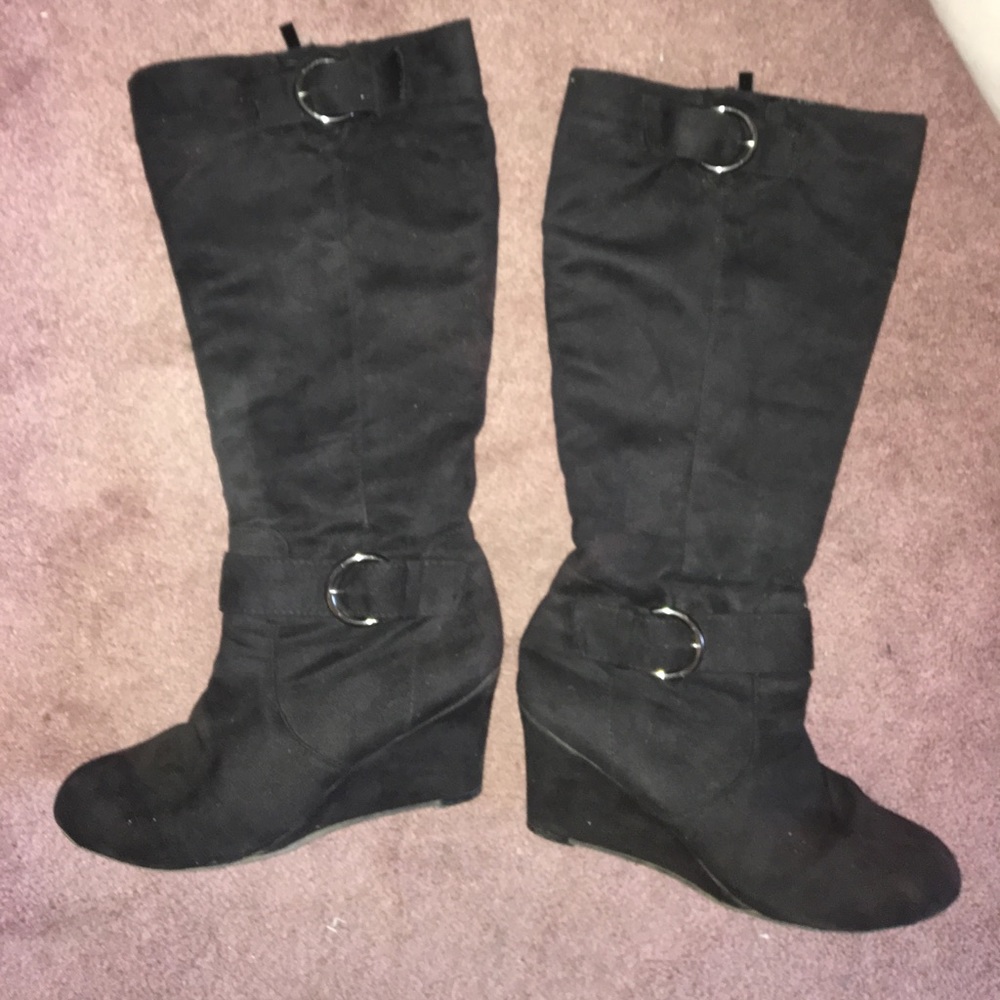 Black wedge boots