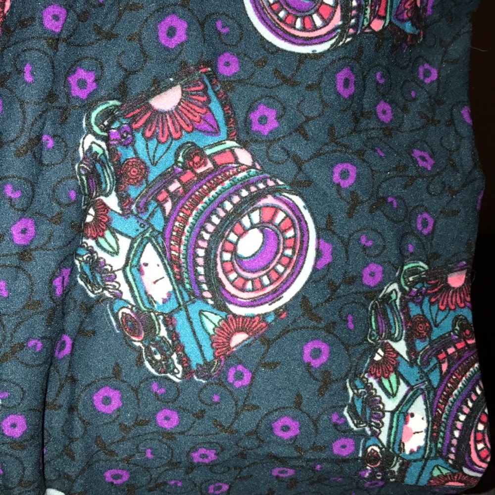 New Lularoe OS Camera/Photographer leggings - Picture 3 of 4