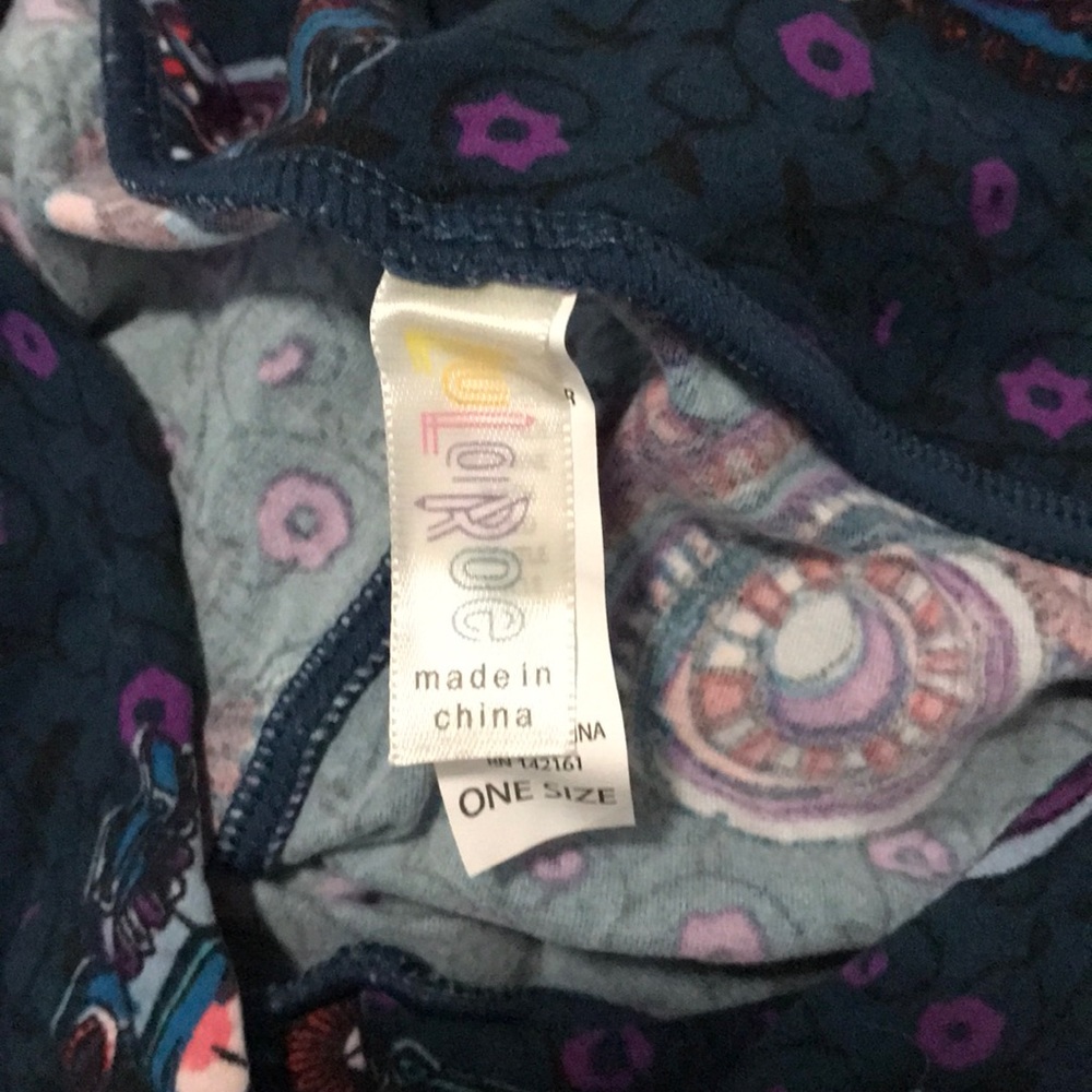 New Lularoe OS Camera/Photographer leggings - Picture 4 of 4