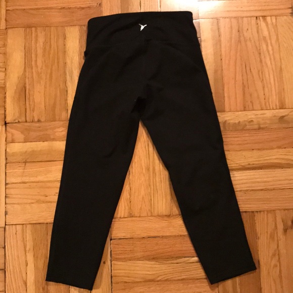 Old navy athletic Capri pant - Picture 2 of 4