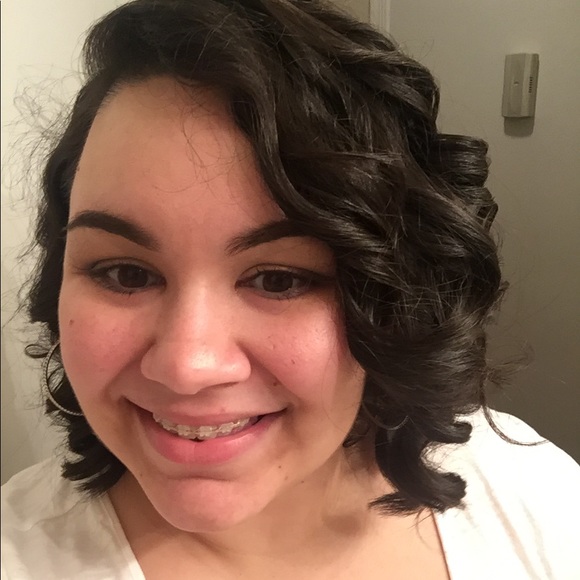 Meet your Posher, Elizabeth - Picture 2 of 4