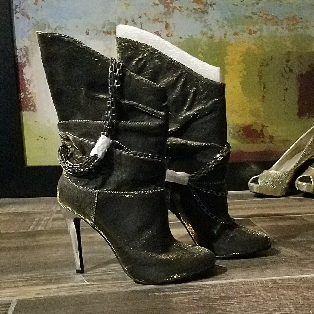 Vogue heeled shimmery gold boot super sexy