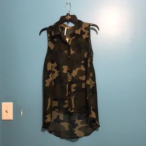 Camo sleeveless top