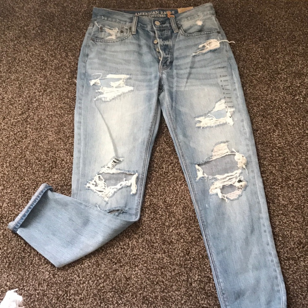 American Eagle Vintage high rise distressed jeans