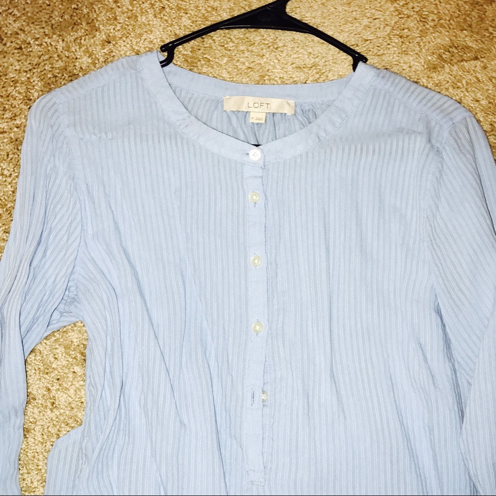 Beautiful light weight, feminine top from Loft