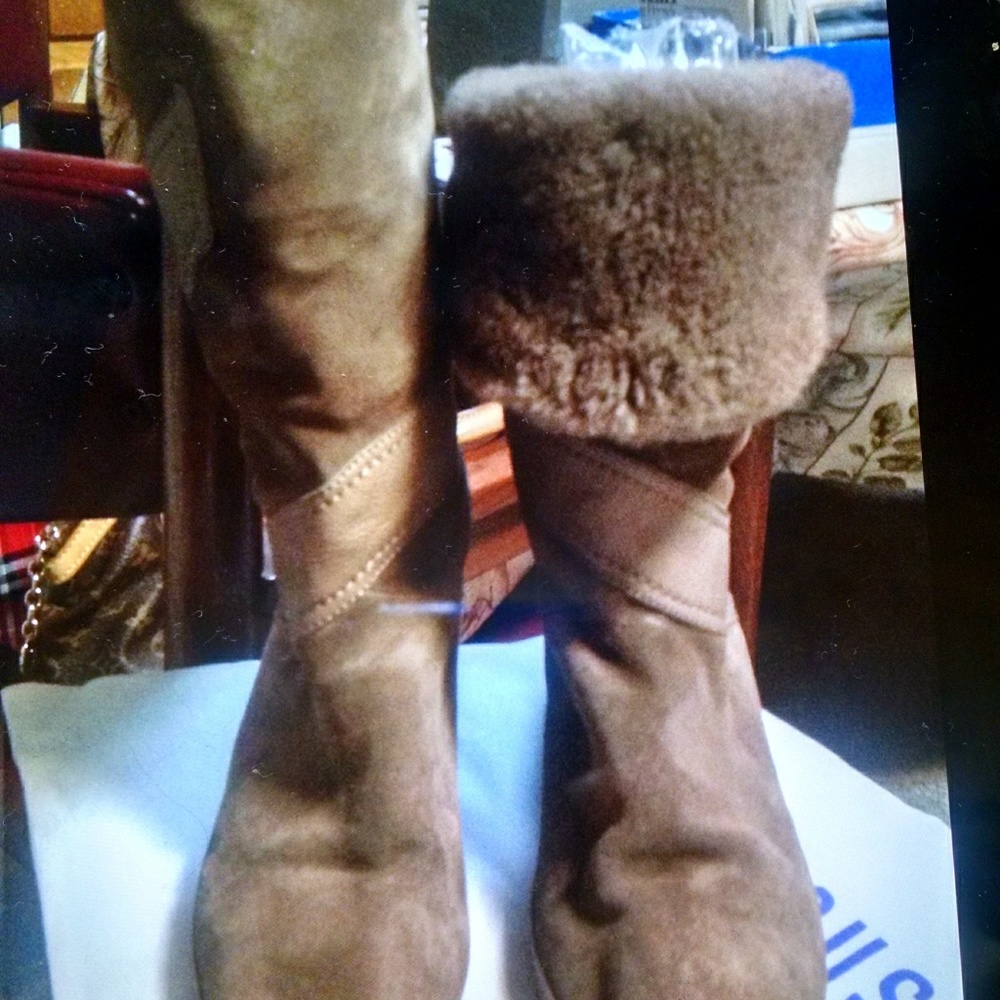 Sold out...Gallia Sued winter boots size 8 narrow.