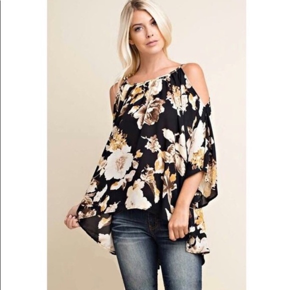 NWOT Flowing Cold Shoulder Loose Blouse Top - Picture 2 of 4